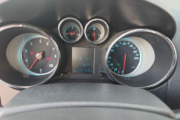 Used CHANGAN CS35 2012 1.6L Automatic Luxury Version China V Standard Odometer Close Up