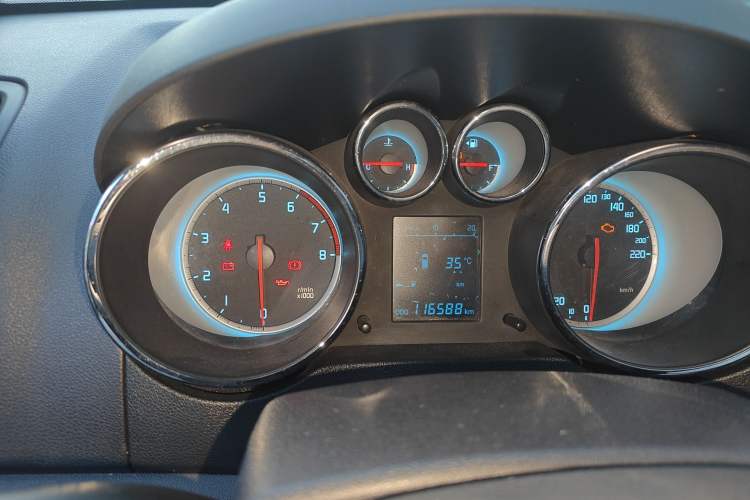 Used CHANGAN CS35 2012 1.6L Manual Luxury Model China IV Standard Odometer Close Up