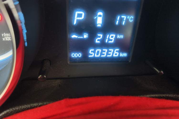 Used CHANGAN CS35 2012 1.6L Automatic Luxury Version China IV Standard Odometer Close Up