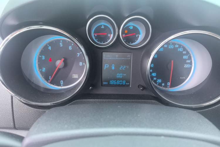 Used CHANGAN CS35 2012 1.6L Automatic Luxury Version China IV Standard Odometer Close Up