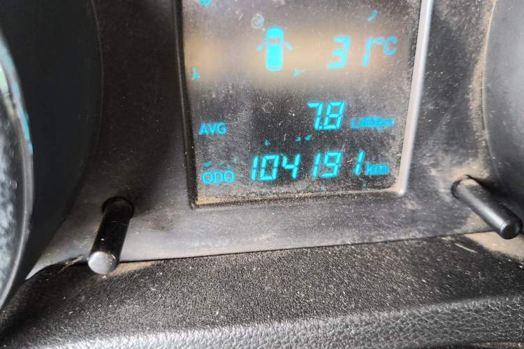 Used CHANGAN CS35 2012 1.6L Manual Comfort Edition China IV Standard Odometer Close Up