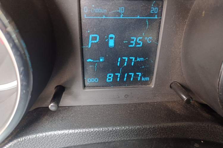Used CHANGAN CS35 2012 1.6L Automatic Luxury Version China IV Standard Odometer Close Up