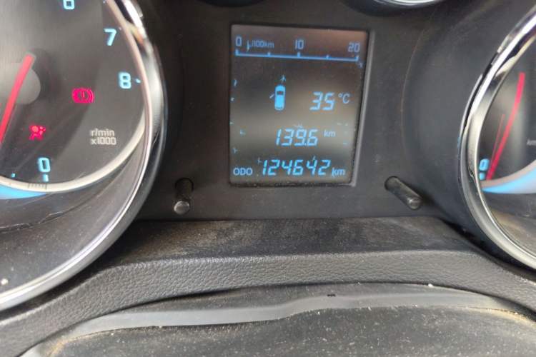 Used CHANGAN CS35 2012 1.6L Manual Comfort Version China V Standard Odometer Close Up