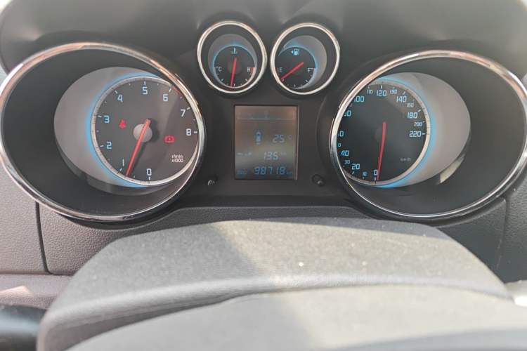 Used CHANGAN CS35 2012 1.6L Manual Luxury Model China IV Standard Odometer Close Up