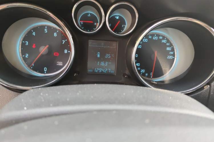 Used CHANGAN CS35 2012 1.6L Manual Luxury Model China IV Standard Odometer Close Up