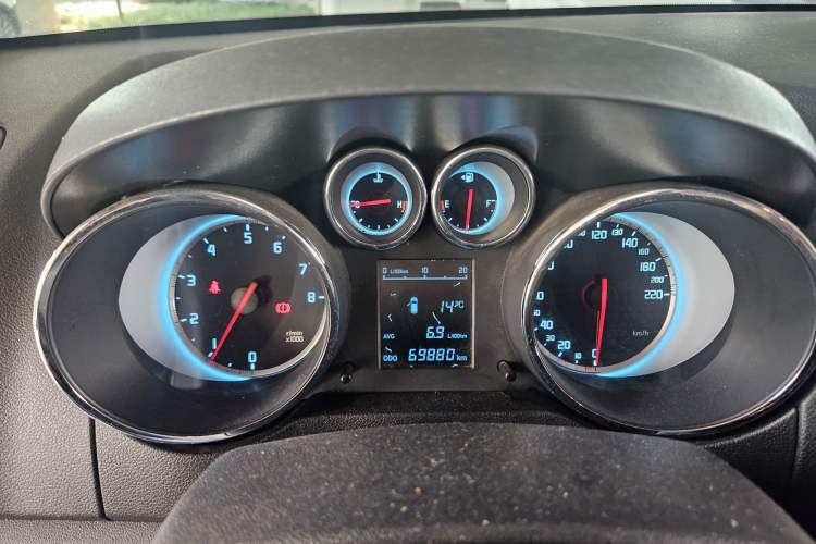 Used CHANGAN CS35 2012 1.6L Manual Comfort Edition China IV Standard Odometer Close Up