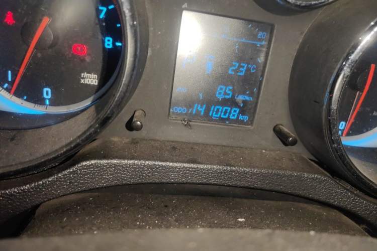 Used CHANGAN CS35 2012 1.6L Automatic Luxury Version China V Standard Odometer Close Up