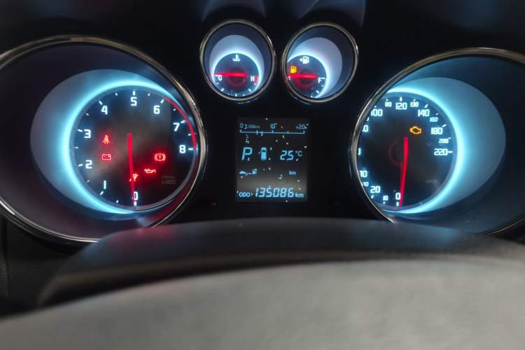 Used CHANGAN CS35 2012 1.6L Automatic Luxury Version China IV Standard Odometer Close Up