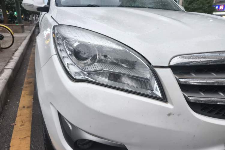 Used CHANGAN CS35 2012 1.6L Automatic Luxury Version China IV Standard Right Front Headlight
