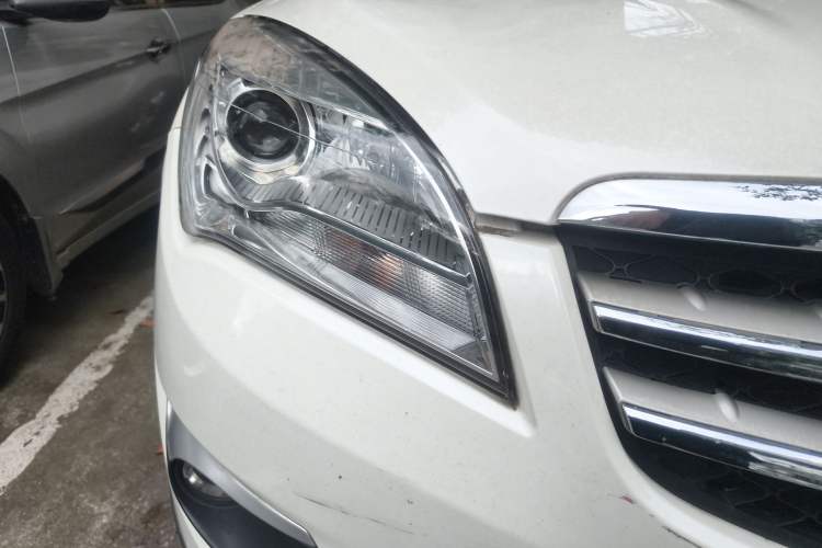 Used CHANGAN CS35 2012 1.6L Automatic Luxury Version China IV Standard Right Front Headlight