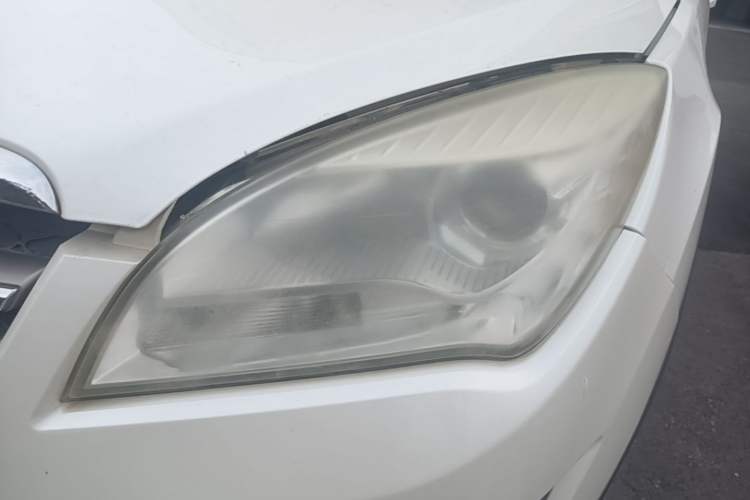 Used CHANGAN CS35 2012 1.6L Manual Comfort Edition China IV Standard Right Front Headlight