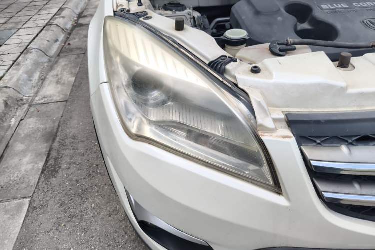 Used CHANGAN CS35 2012 1.6L Manual Comfort Edition China IV Standard Right Front Headlight