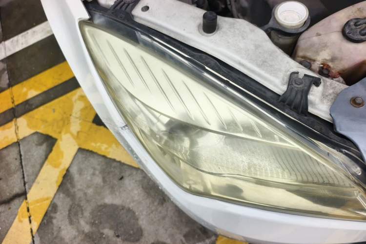 Used CHANGAN CS35 2012 1.6L Automatic Luxury Version China IV Standard Right Front Headlight