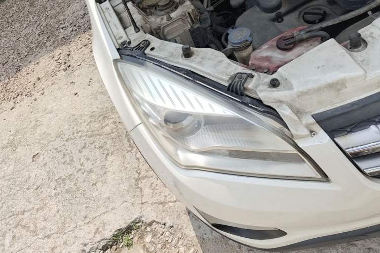 Used CHANGAN CS35 2012 1.6L Manual Comfort Edition China IV Standard Right Front Headlight