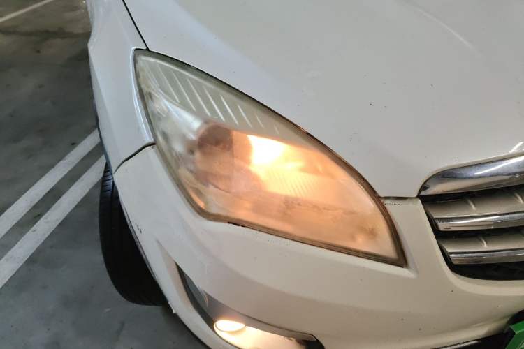 Used CHANGAN CS35 2012 1.6L Manual Comfort Edition China IV Standard Right Front Headlight