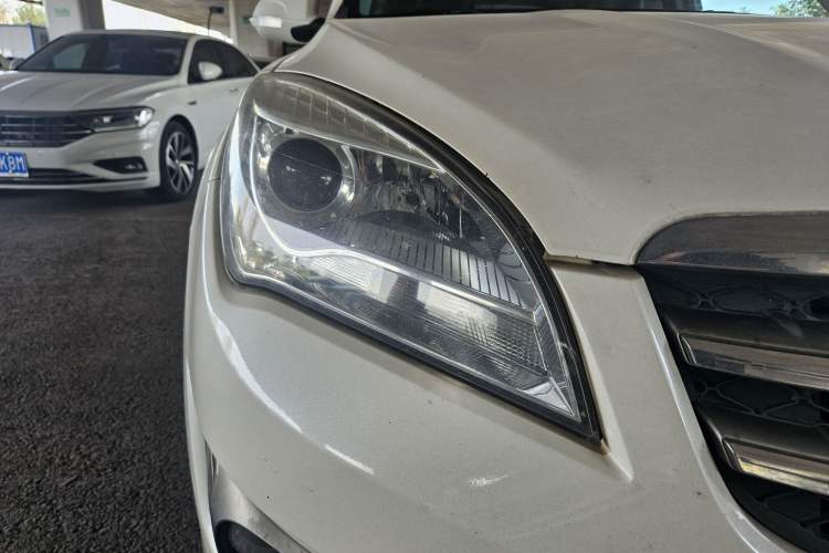 Used CHANGAN CS35 2012 1.6L Manual Comfort Edition China IV Standard Right Front Headlight
