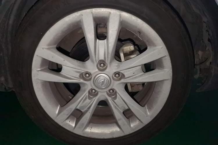 Used CHANGAN CS35 2012 1.6L Manual Luxury Model China IV Standard Right Front Wheel Hub