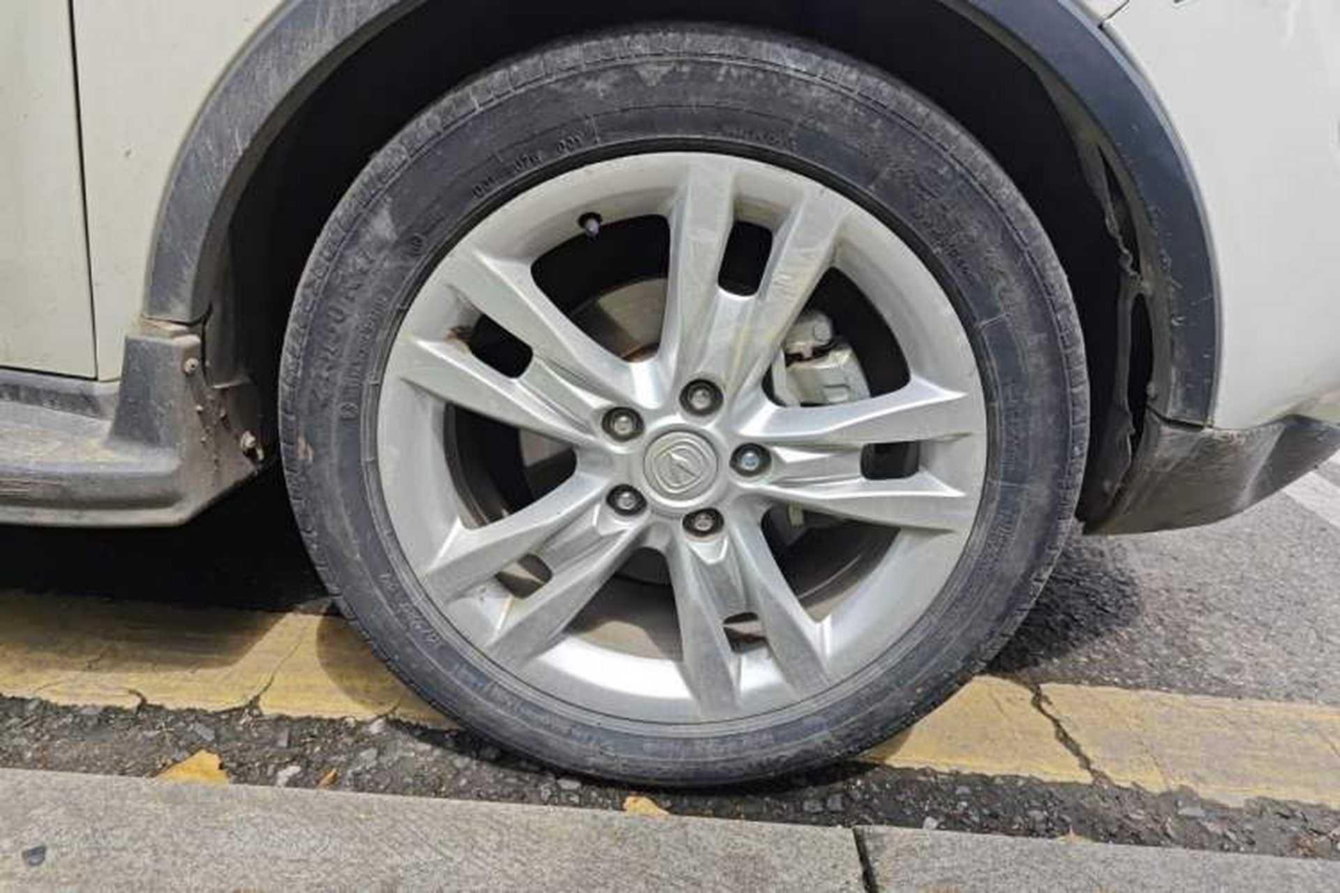 Used CHANGAN CS35 2012 1.6L Automatic Luxury Version China IV Standard Right Front Wheel Hub
