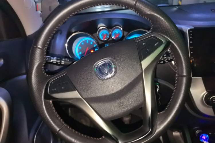 Used CHANGAN CS35 2012 1.6L Manual Luxury Model China IV Standard Steering Wheel