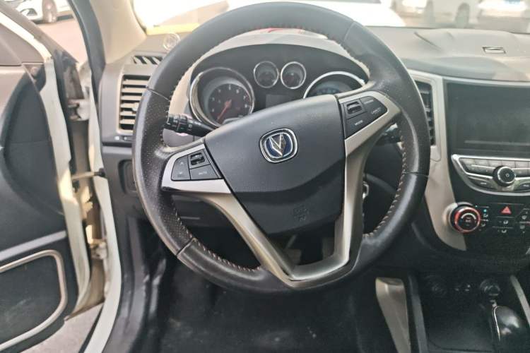 Used CHANGAN CS35 2012 1.6L Automatic Luxury Version China IV Standard Steering Wheel