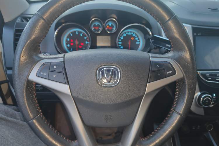 Used CHANGAN CS35 2012 1.6L Manual Luxury Model China IV Standard Steering Wheel
