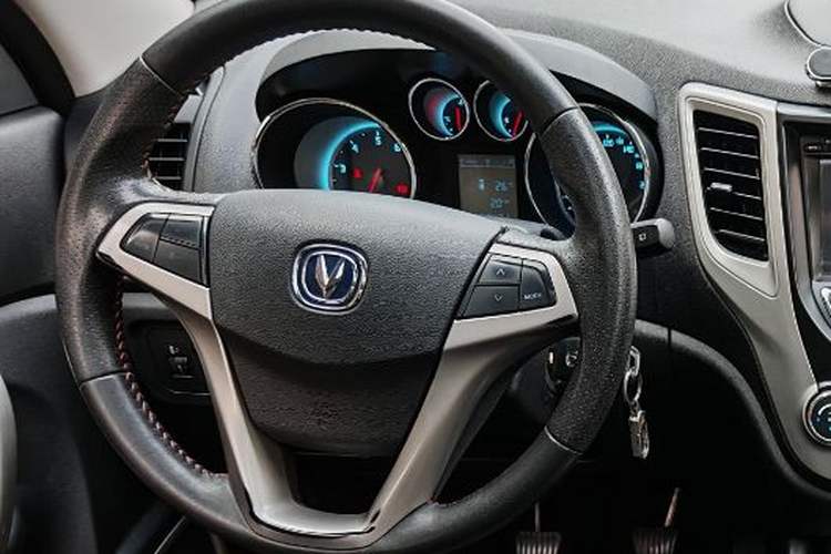 Used CHANGAN CS35 2012 1.6L Manual Luxury Model China IV Standard Steering Wheel