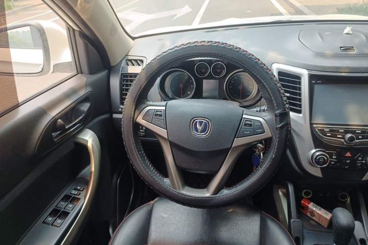 Used CHANGAN CS35 2012 1.6L Automatic Luxury Version China IV Standard Steering Wheel