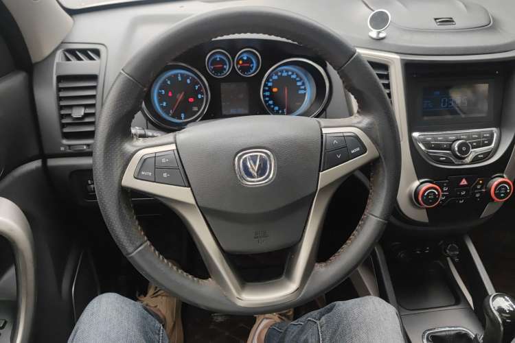 Used CHANGAN CS35 2012 1.6L Manual Luxury Model China IV Standard Steering Wheel