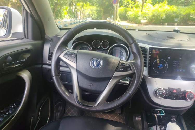 Used CHANGAN CS35 2012 1.6L Automatic Luxury Version China IV Standard Steering Wheel