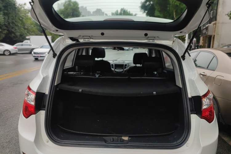 Used CHANGAN CS35 2012 1.6L Manual Luxury Model China IV Standard Trunk