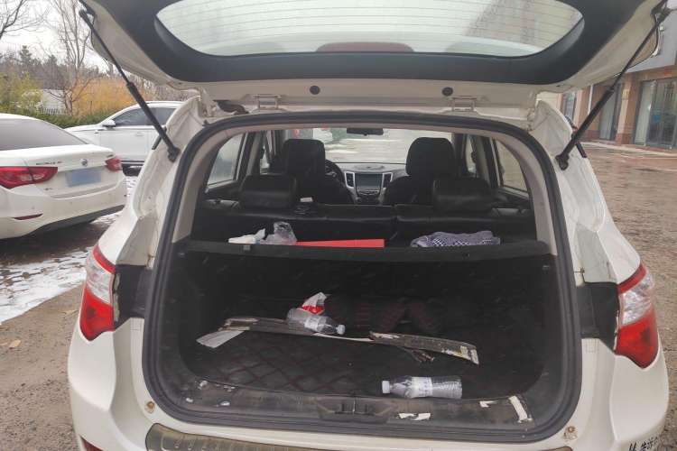 Used CHANGAN CS35 2012 1.6L Manual Comfort Version China V Standard Trunk