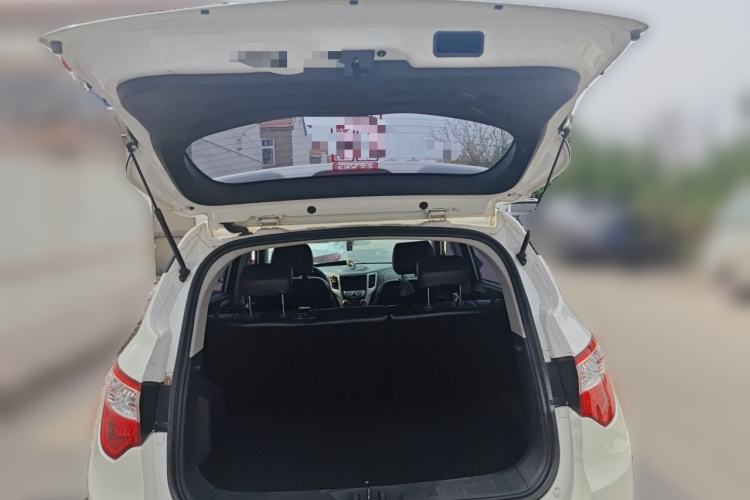 Used CHANGAN CS35 2012 1.6L Manual Luxury Model China IV Standard Trunk
