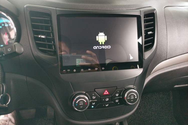Used CHANGAN CS35 2014 1.6L Automatic Luxury Model China IV Standard Audio And AC Panel