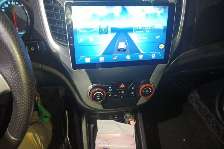 Used CHANGAN CS35 2014 1.6L Manual Luxury Model China IV Standard Audio And AC Panel