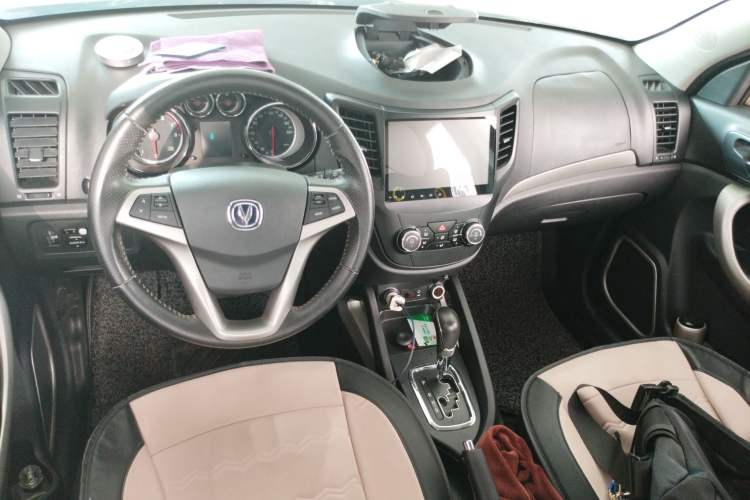Used CHANGAN CS35 2014 1.6L Automatic Luxury Model China IV Standard Center Console