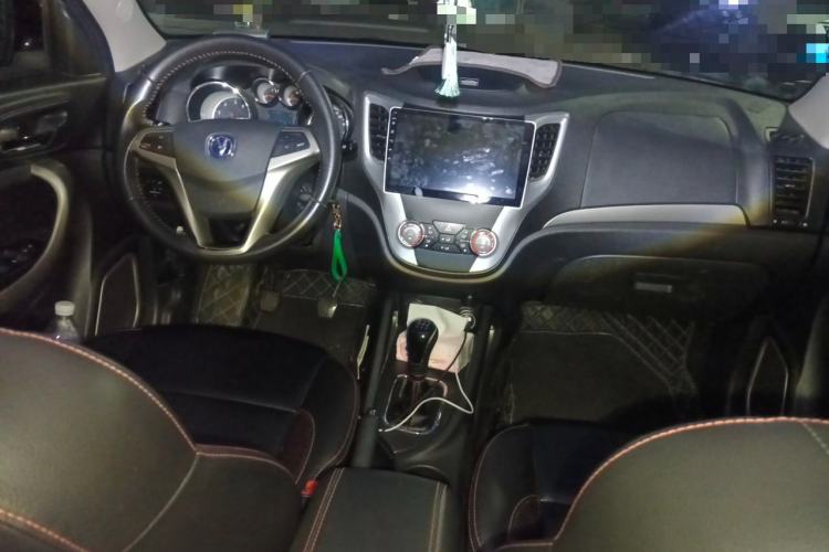 Used CHANGAN CS35 2014 1.6L Manual Luxury Model China IV Standard Center Console