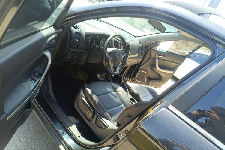 Used CHANGAN CS35 2014 1.6L Automatic Luxury Model China V Standard Driver Seat