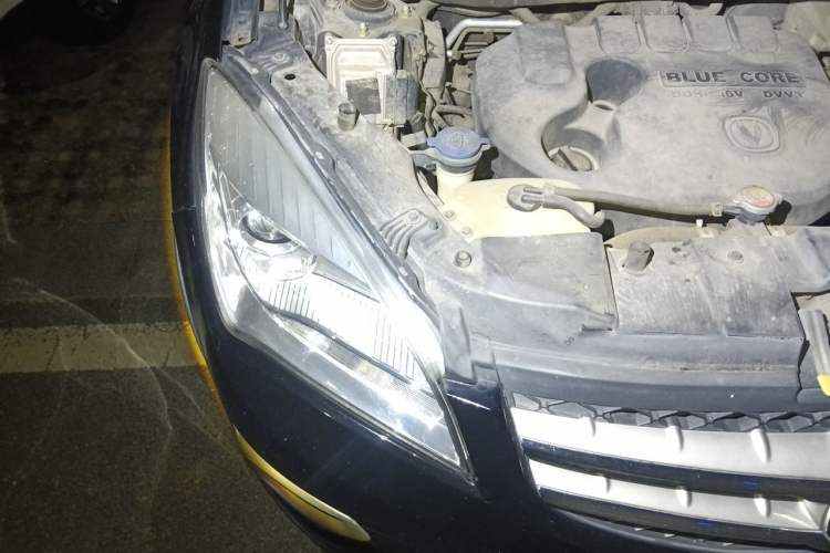 Used CHANGAN CS35 2014 1.6L Manual Luxury Model China IV Standard Engine Bay Right
