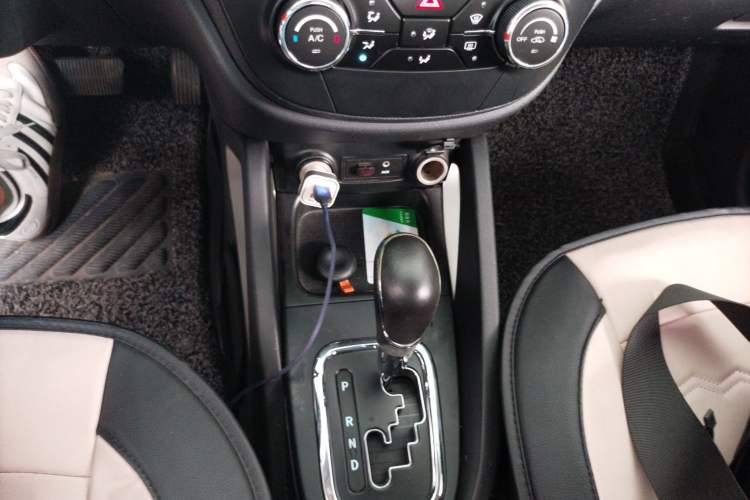Used CHANGAN CS35 2014 1.6L Automatic Luxury Model China IV Standard Gear Lever