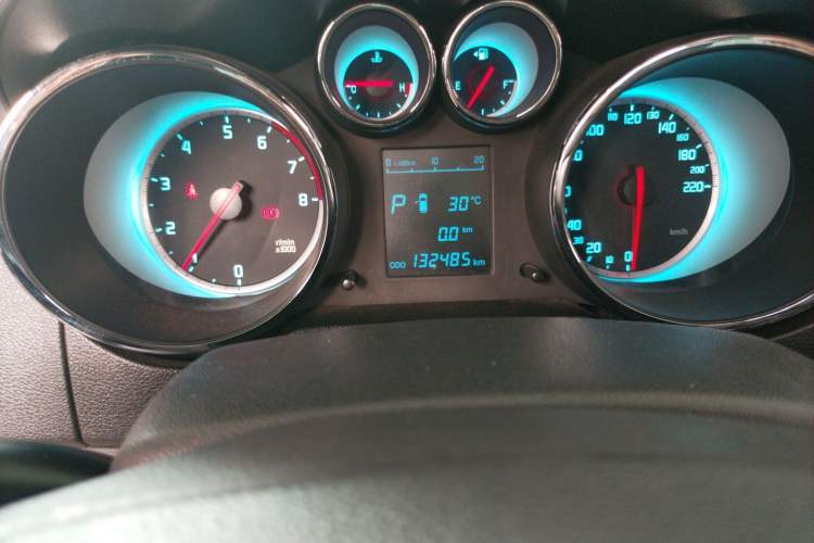 Used CHANGAN CS35 2014 1.6L Automatic Luxury Model China IV Standard Odometer Close Up