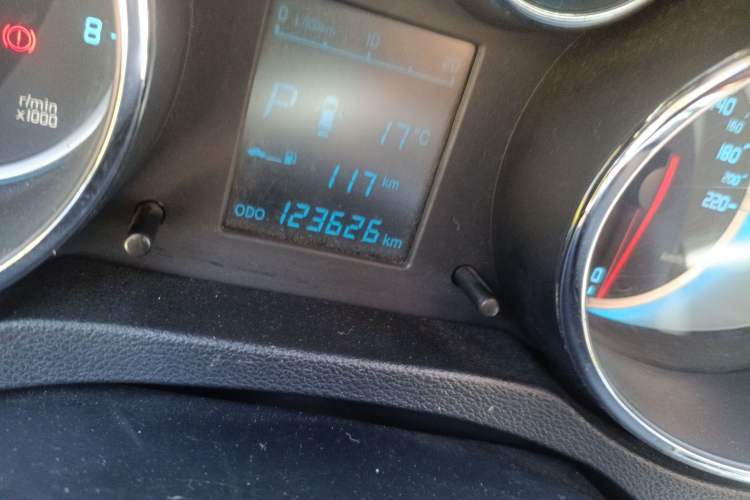 Used CHANGAN CS35 2014 1.6L Automatic Luxury Model China V Standard Odometer Close Up