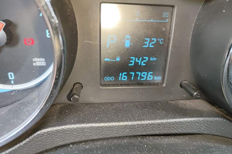 Used CHANGAN CS35 2014 1.6L Automatic Luxury Model China IV Standard Odometer Close Up