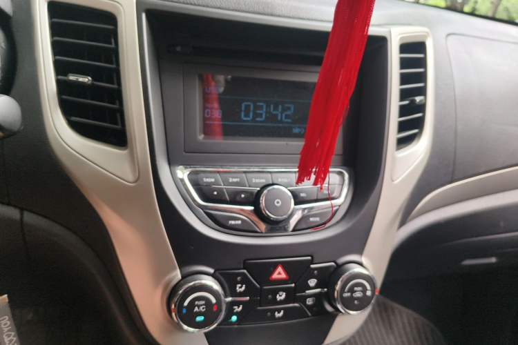 Used CHANGAN CS35 2014 1.6L Automatic Luxury Model China IV Standard Audio And AC Panel