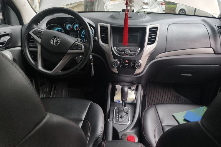 Used CHANGAN CS35 2014 1.6L Automatic Luxury Model China IV Standard Center Console