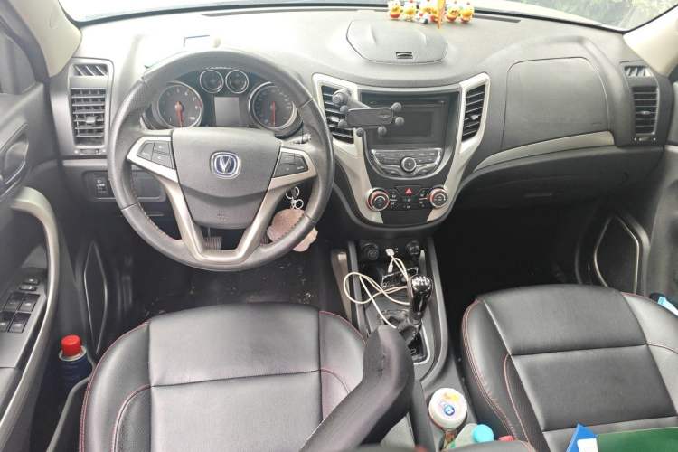 Used CHANGAN CS35 2014 1.6L Manual Luxury Model China IV Standard Center Console