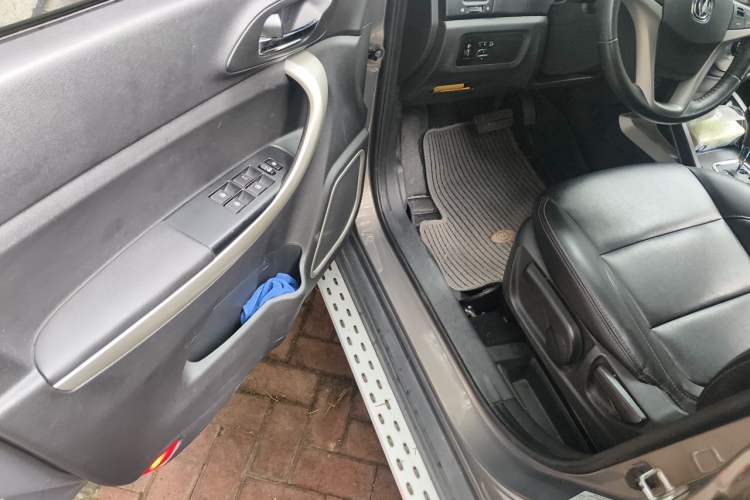 Used CHANGAN CS35 2014 1.6L Automatic Luxury Model China IV Standard Driver Seat