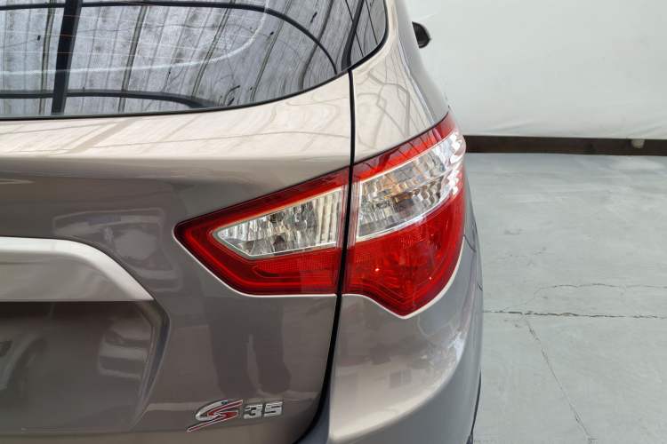Used CHANGAN CS35 2014 1.6L Manual Luxury Model China IV Standard Exterior 12