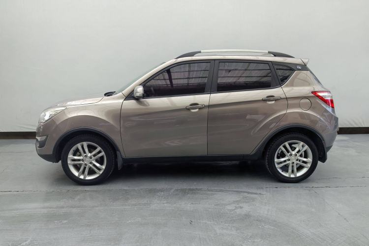 Used CHANGAN CS35 2014 1.6L Manual Luxury Model China IV Standard Exterior 15