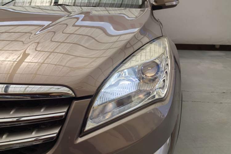 Used CHANGAN CS35 2014 1.6L Manual Luxury Model China IV Standard Exterior 2