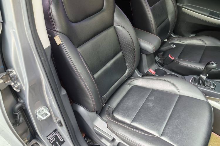 Used CHANGAN CS35 2014 1.6L Manual Luxury Model China IV Standard Exterior 5